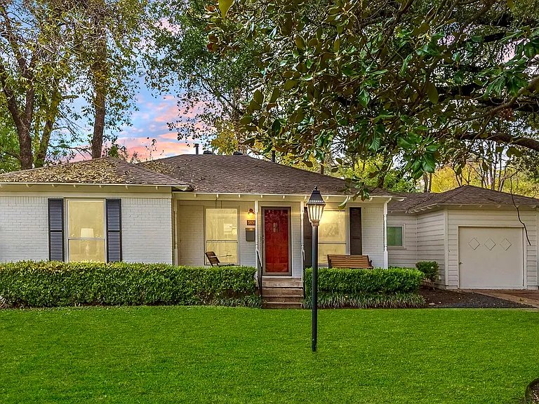 3808 Shorecrest Dr — Photo 1