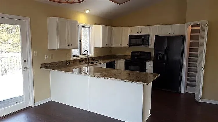 501 Dustin Dr — Photo 6