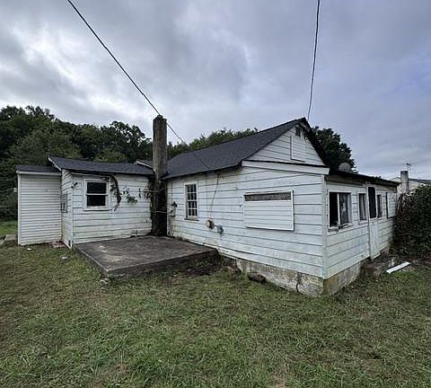 2nd image of 976 Warburton Rd