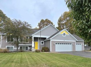 15385 Meadowlark Dr, Grand Haven, MI 49417