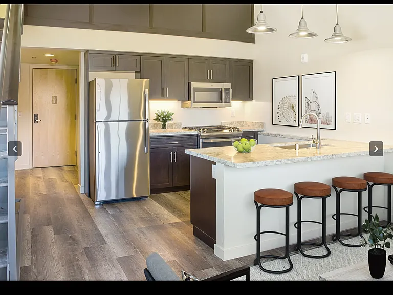 595 Munras Ave #202 — Photo 4