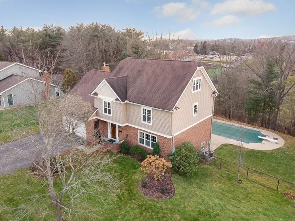 857 Debonair Dr, Endwell, NY 13760