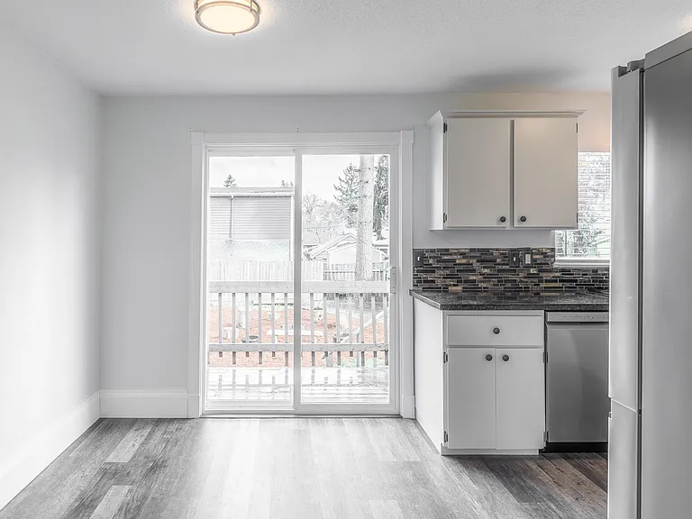 1144 SE 85th Ave — Photo 5