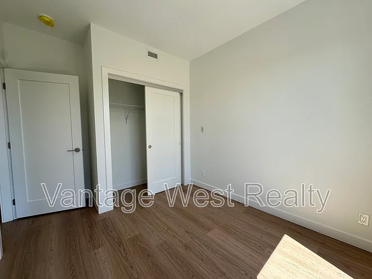 1380 Pridham Ave #305 — Photo 12