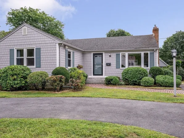 16 Central St, Wakefield, MA 01880