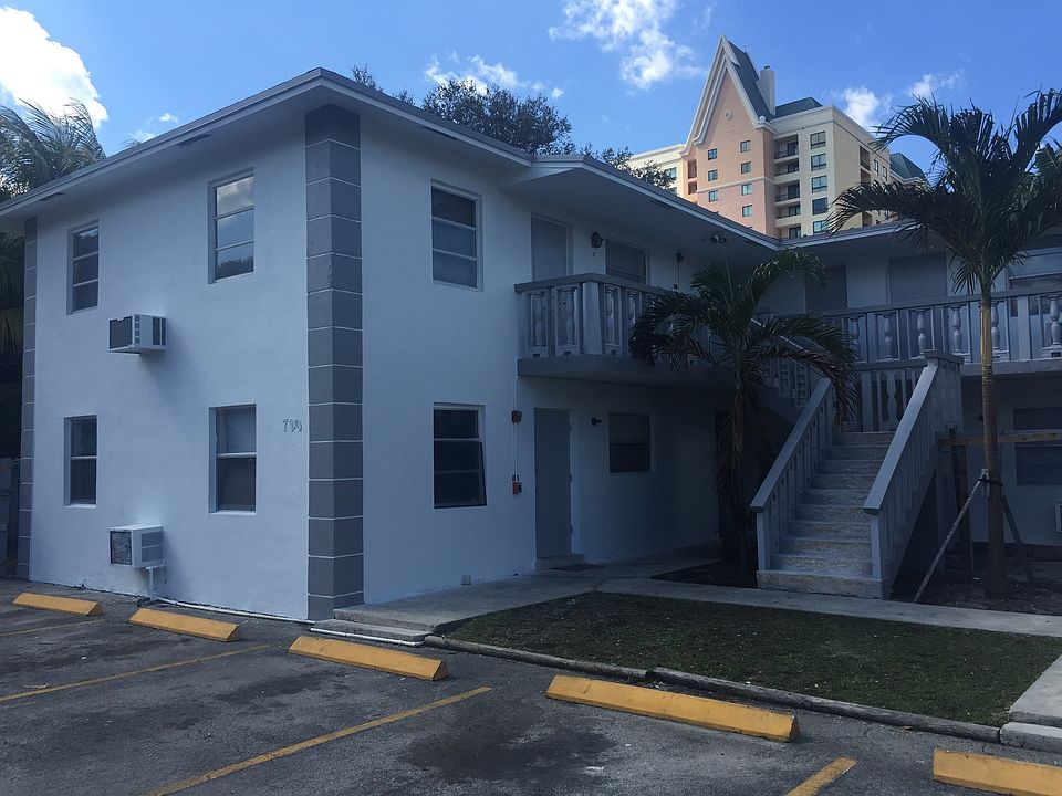 1st image of 720 NE 2nd St APT 3