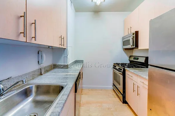 Rented by Bouklis Group | media 16