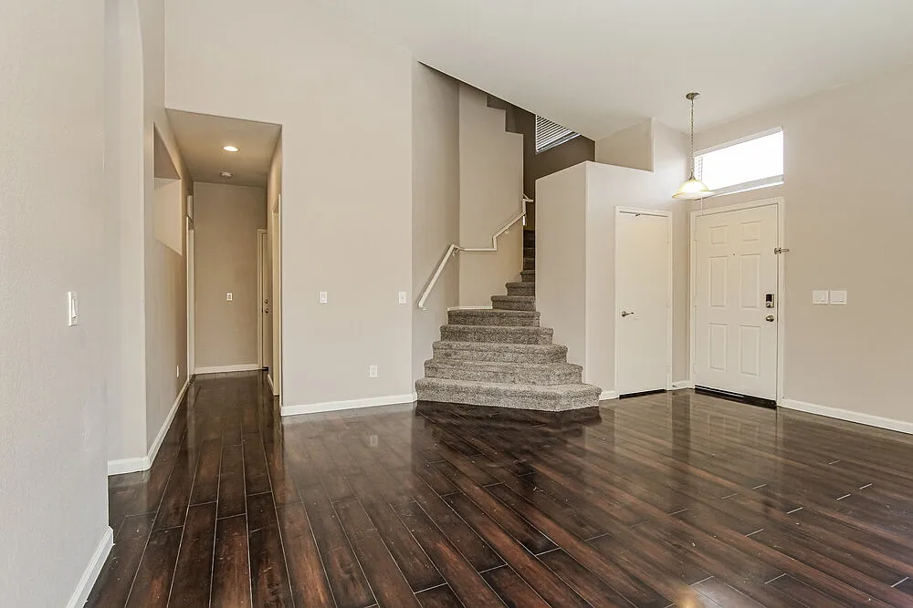 4 bed, 2.5 bath, 1938 sqft, $2,130 — Photo 4