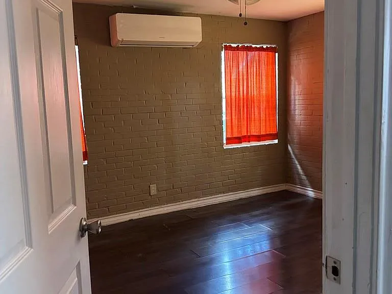 501 S 4th St — Photo 10