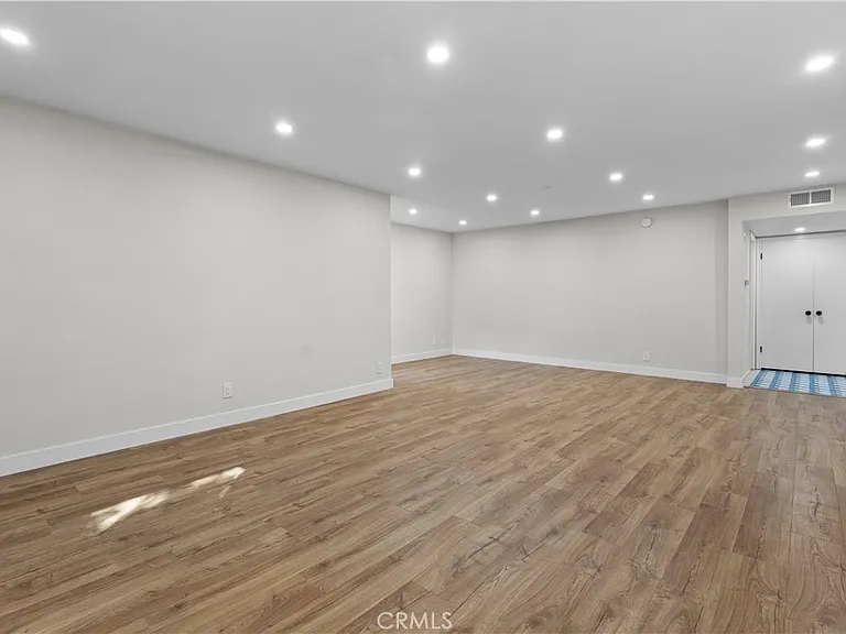 6752 Hillpark Dr #303 — Photo 2