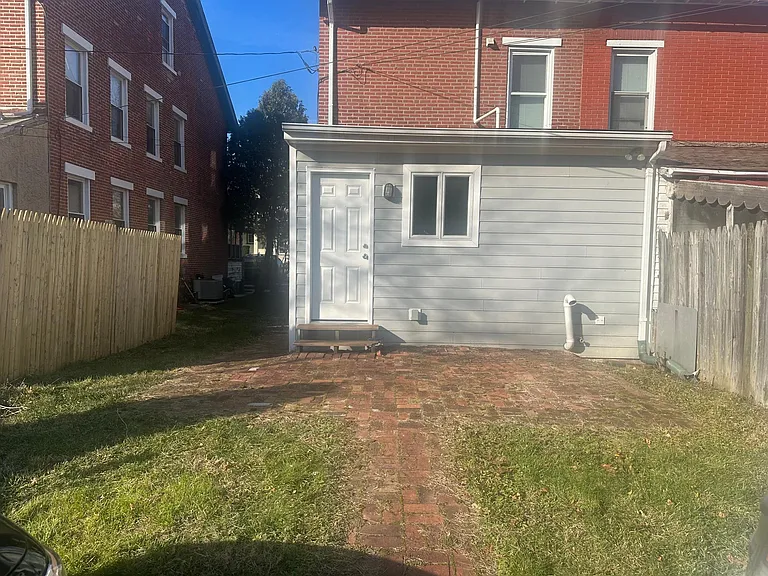 130 Linden St #1 — Photo 2