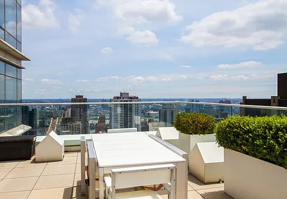 Rented by Compass | media 21