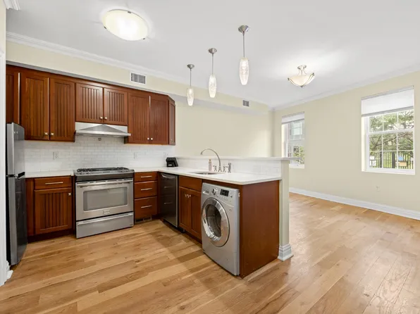 385 1st St #1, Jersey City, NJ 07302