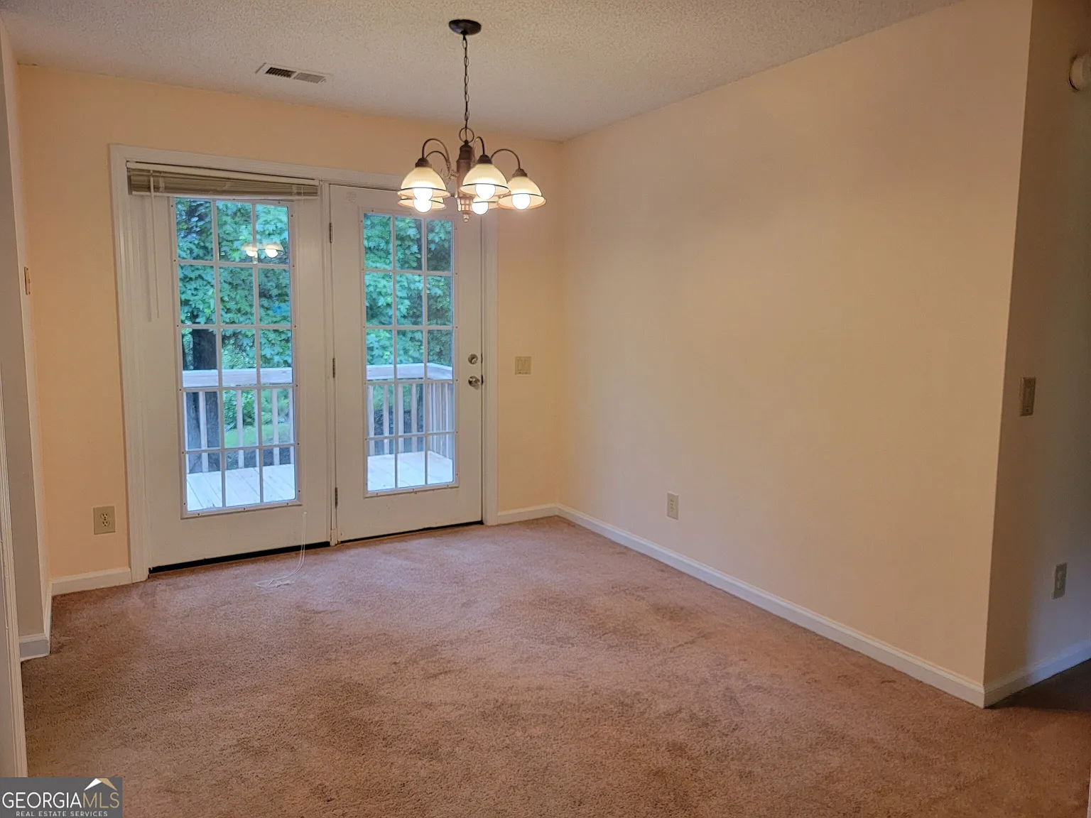 3 bed, 2.0 bath, 1300 sqft, $1,550 — Photo 3