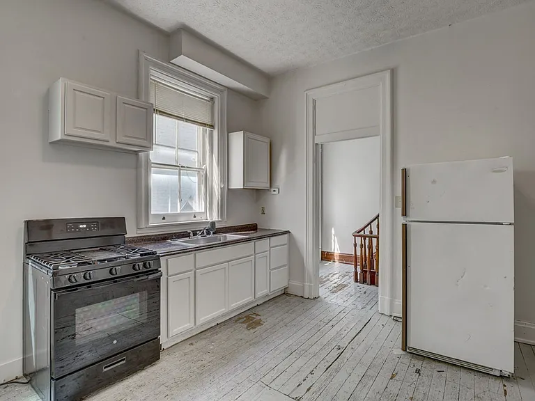 2235 Victor St #1B — Photo 15
