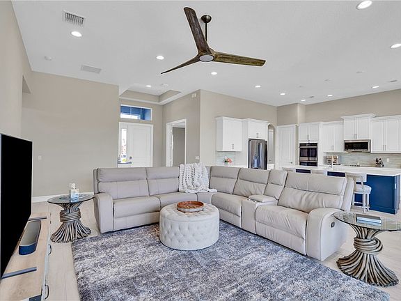 5th image of 105 Night Hawk Way