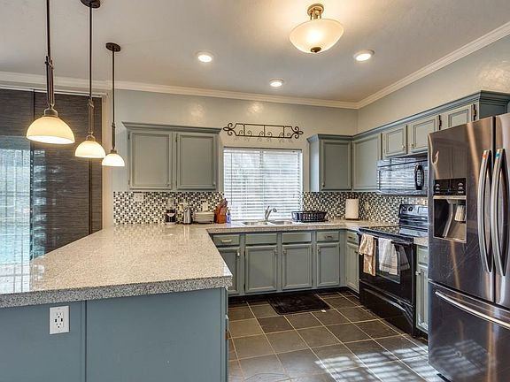 4th image of 4627 Essex Dr