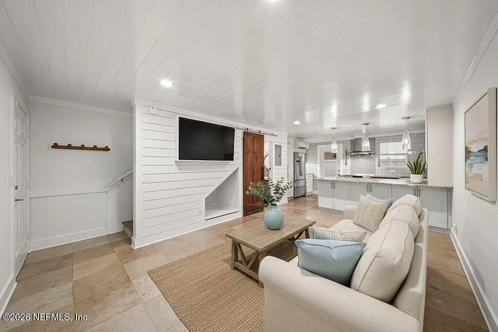 2 bed, 1.5 bath, 976 sqft, $3,500 — Photo 3