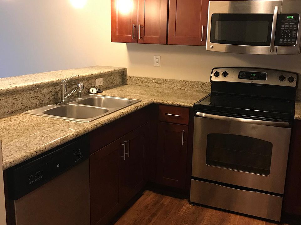 1st image of 20318 15th Ave NE APT 403