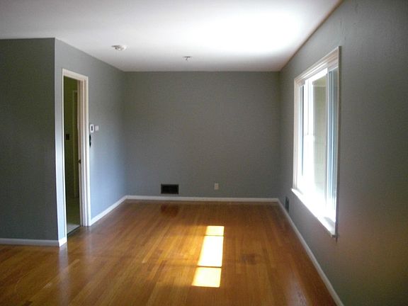 3rd image of 2209 E Sherman St