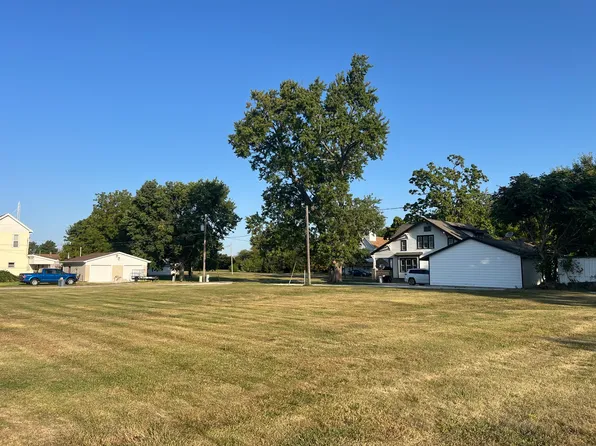 6 W Gilman St, Secor, IL 61771