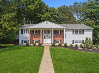 3 Lancaster Dr, Suffern, NY 10901