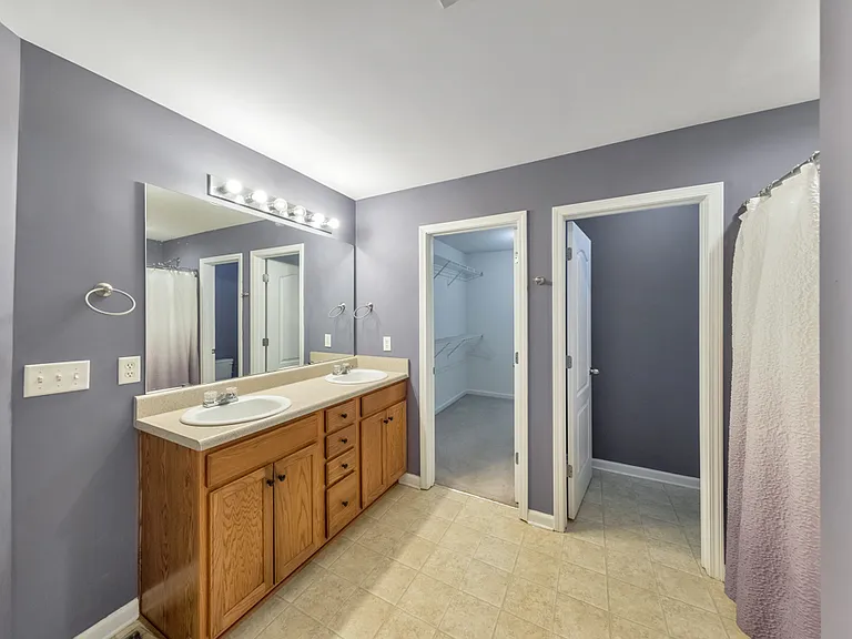 179 Holbrook Dr — Photo 11