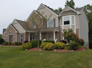 58770 Carriage Ln, South Lyon, MI 48178