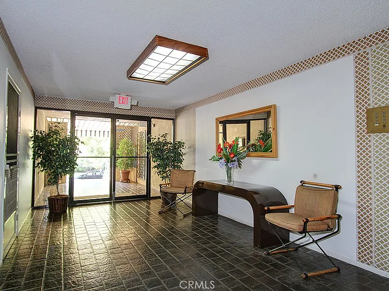365 Burchett St — Photo 8