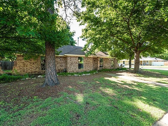 4th image of 83 Robins Nest Dr