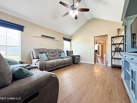 4th image of 313 Twin Lakes Blvd