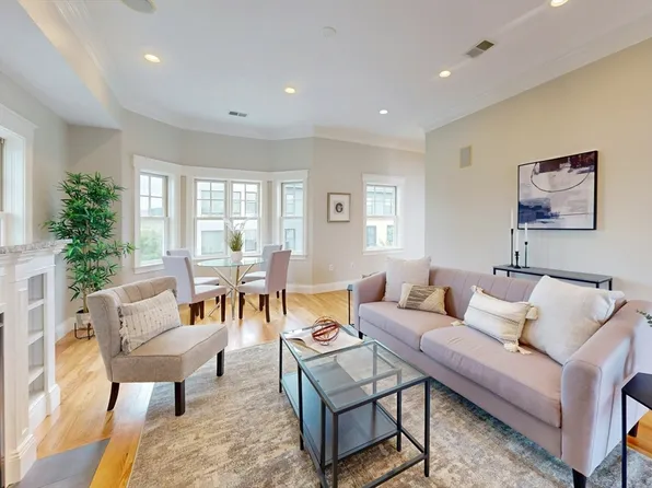 209 W 2nd St, South Boston, MA 02127