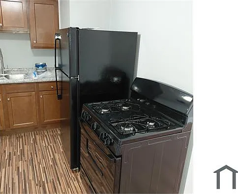 48 Poplar St — Photo 4