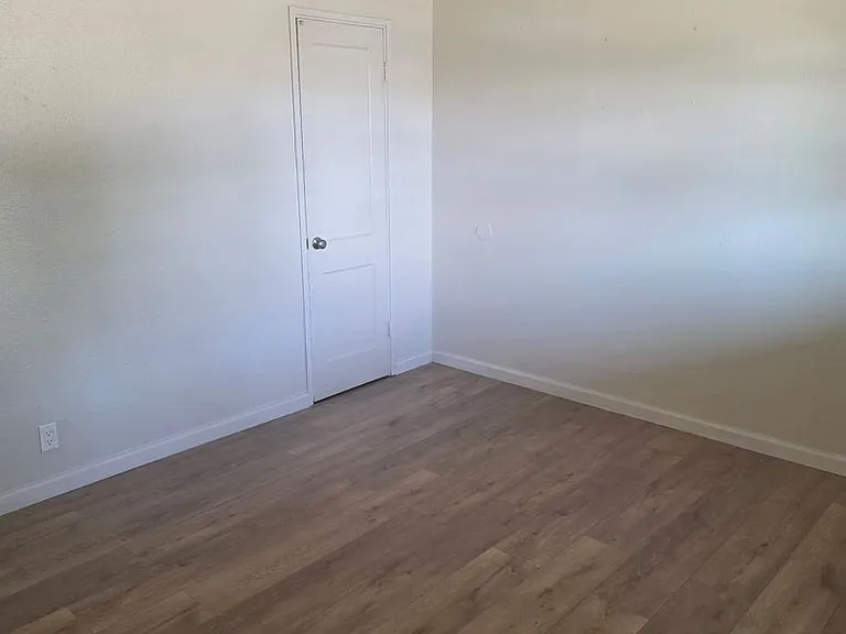 1506 W Yucca Ave — Photo 7