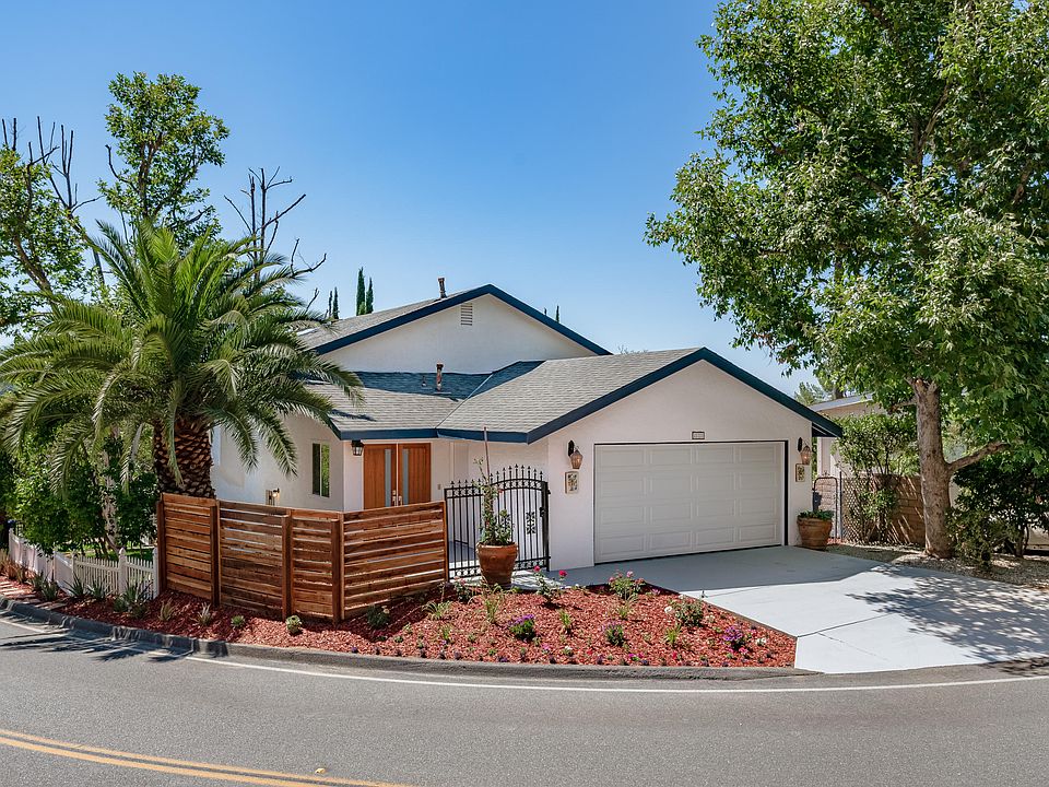 1st image of 23755 Canyon Dr