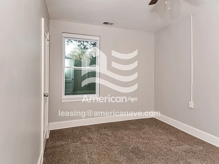 5111_010_wm_-_bedroom_13383225.jpg