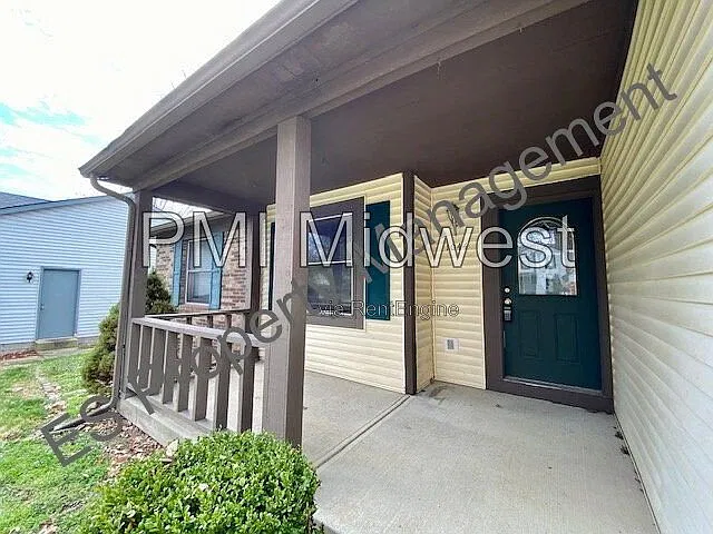3 bed, 2.0 bath, 1068 sqft, $1,549 — Photo 4