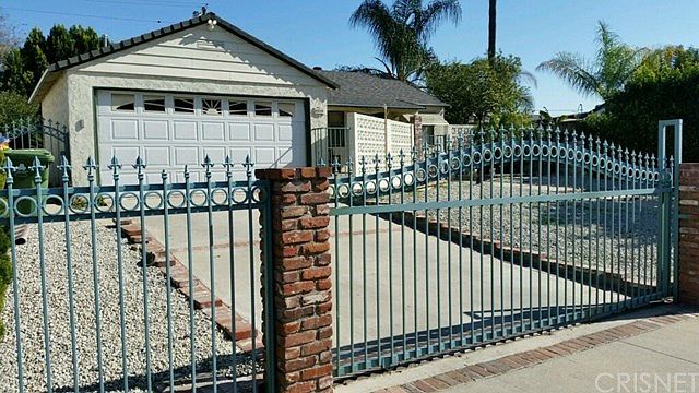 Gated Front yard