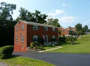 1423 Meadowlark Dr, Pittsburgh, PA