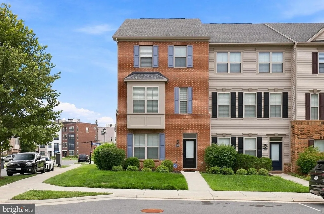 5 bed, 4.5 bath, 2556 sqft, $3,800 — Photo 1