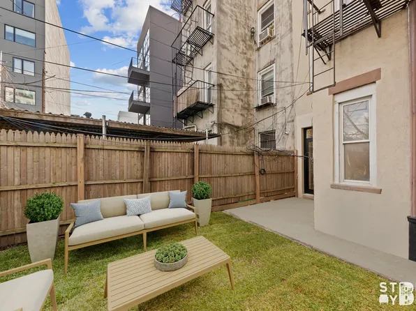 1130 Manhattan Avenue image 2 of 10