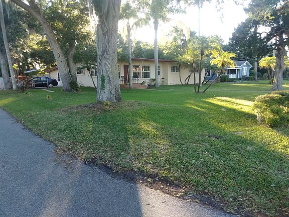 Corner of Marion ave
