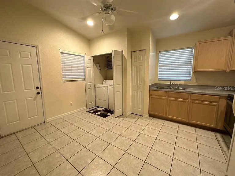 1404 E Crystal Lake Ave — Photo 9