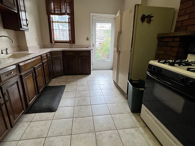 19 Glenwood Ave — Photo 10