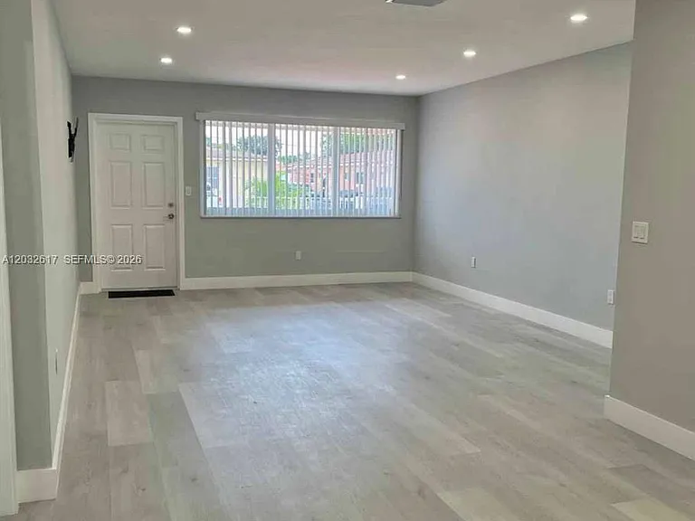 950 NW 36th Ave — Photo 11
