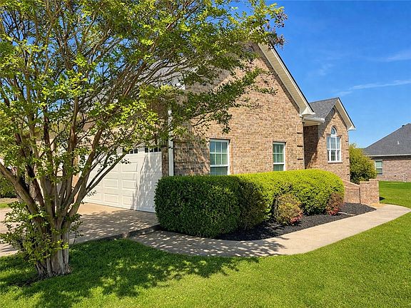 2nd image of 299 Stoneridge Cir