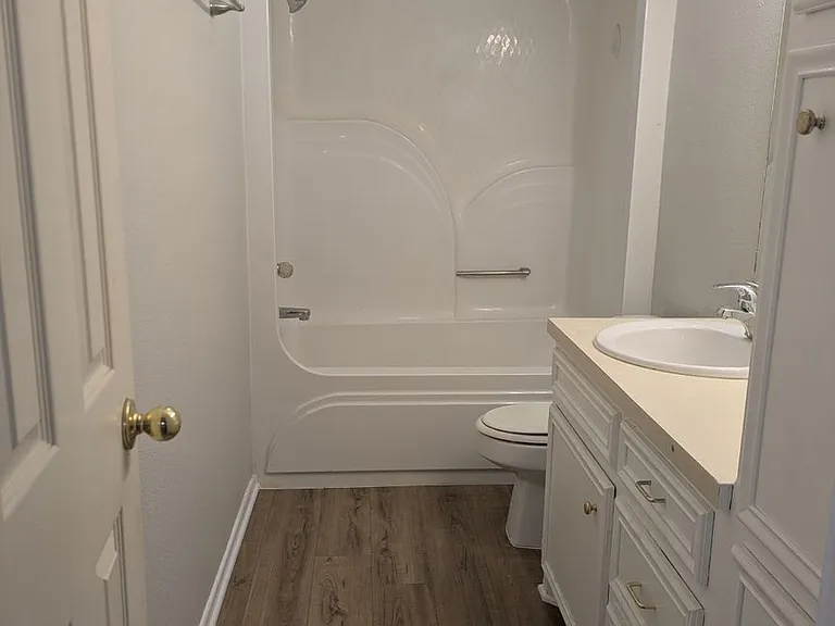 Littlefield Townhomes - $499 total to move into a 2-bedroom, 1.5-bath townhome. Limited-time offer. — Photo 29