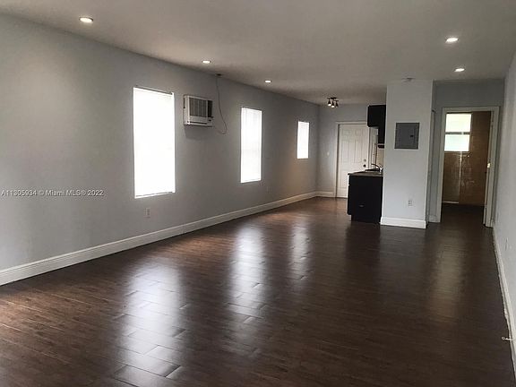 4th image of 123 NW 15th St #U