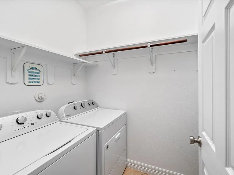 110 Lords Cir — Photo 21