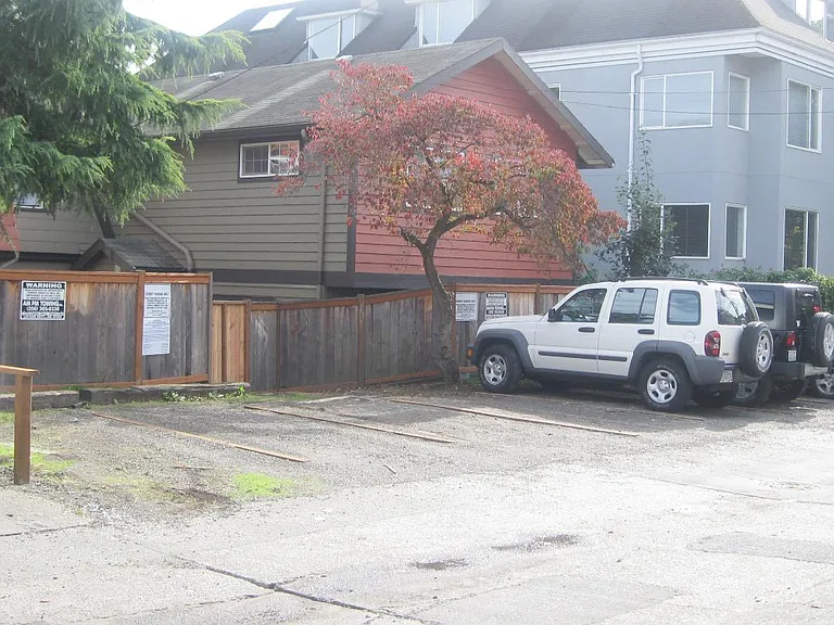 4731 19th Ave NE — Photo 17